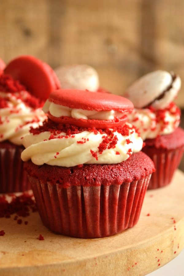 Macaron Red Velvet Cupcake