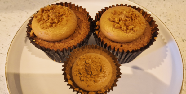 Caramel Biscuit Cupcakes